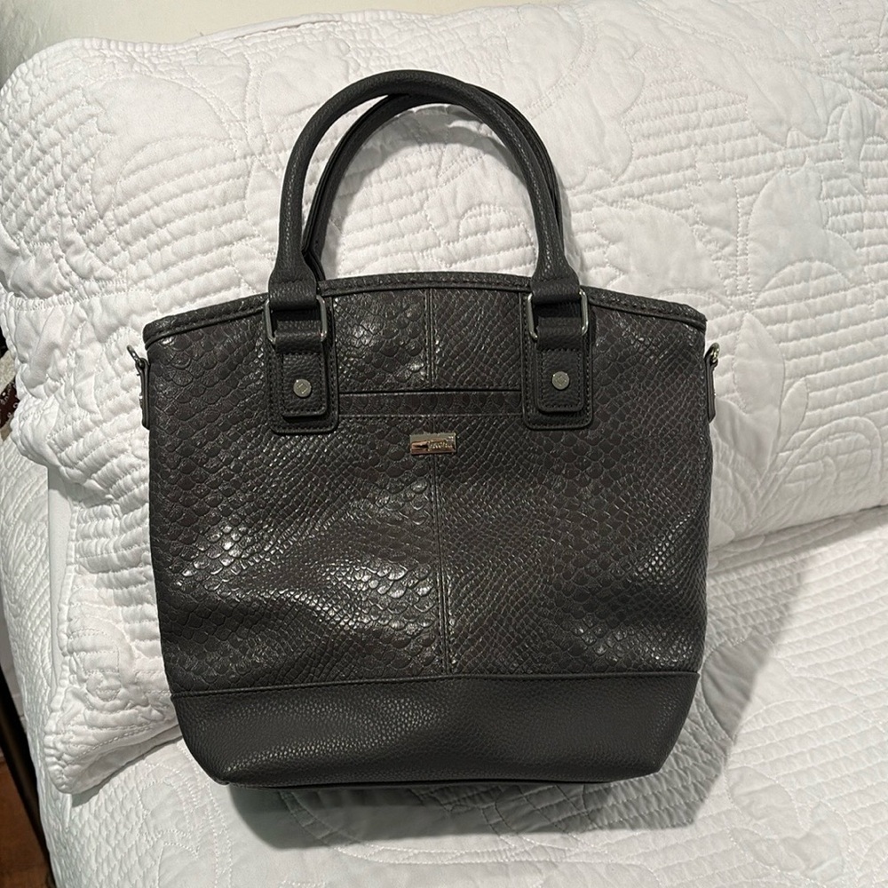 Thirty-one Jewell snake skin embossed crossbody purse with inserts and strap.